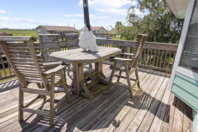 1205 Bay Street, Crystal Beach, TX 77650