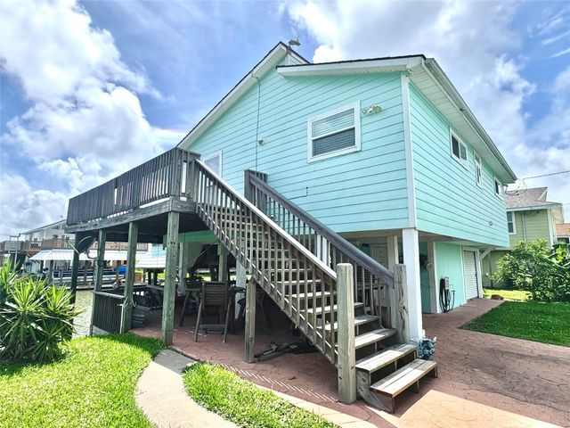1205 Bay Street, Crystal Beach, TX 77650