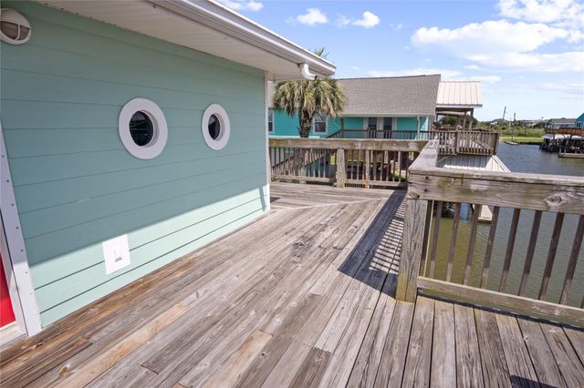 1205 Bay Street, Crystal Beach, TX 77650
