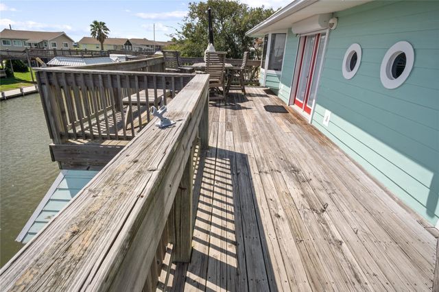 1205 Bay Street, Crystal Beach, TX 77650