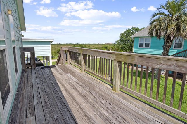 1205 Bay Street, Crystal Beach, TX 77650