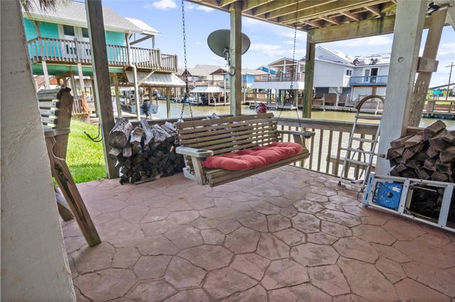 1205 Bay Street, Crystal Beach, TX 77650