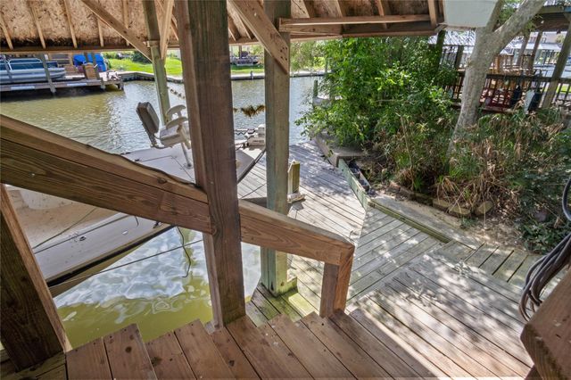 1205 Bay Street, Crystal Beach, TX 77650