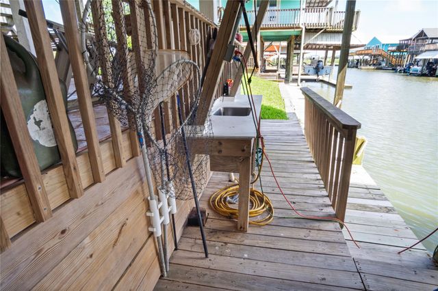 1205 Bay Street, Crystal Beach, TX 77650