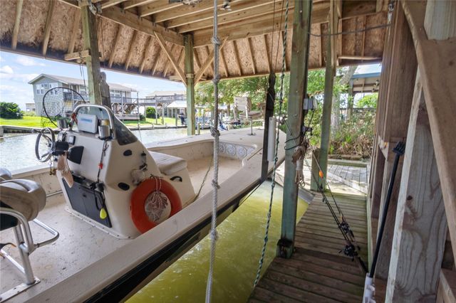 1205 Bay Street, Crystal Beach, TX 77650