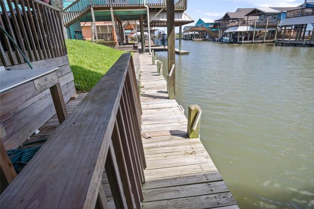 1205 Bay Street, Crystal Beach, TX 77650