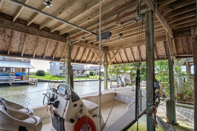 1205 Bay Street, Crystal Beach, TX 77650