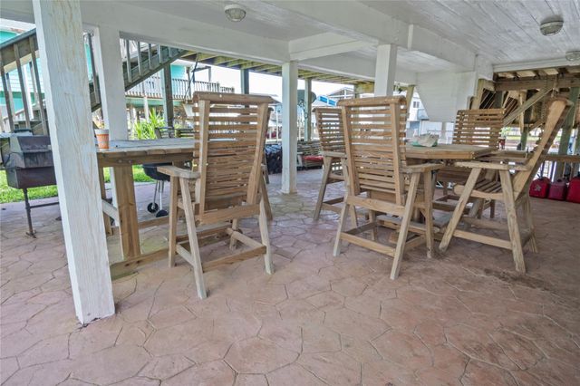 1205 Bay Street, Crystal Beach, TX 77650