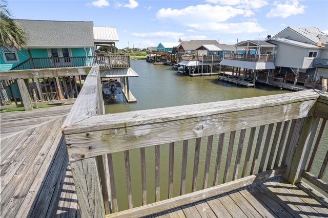 1205 Bay Street, Crystal Beach, TX 77650