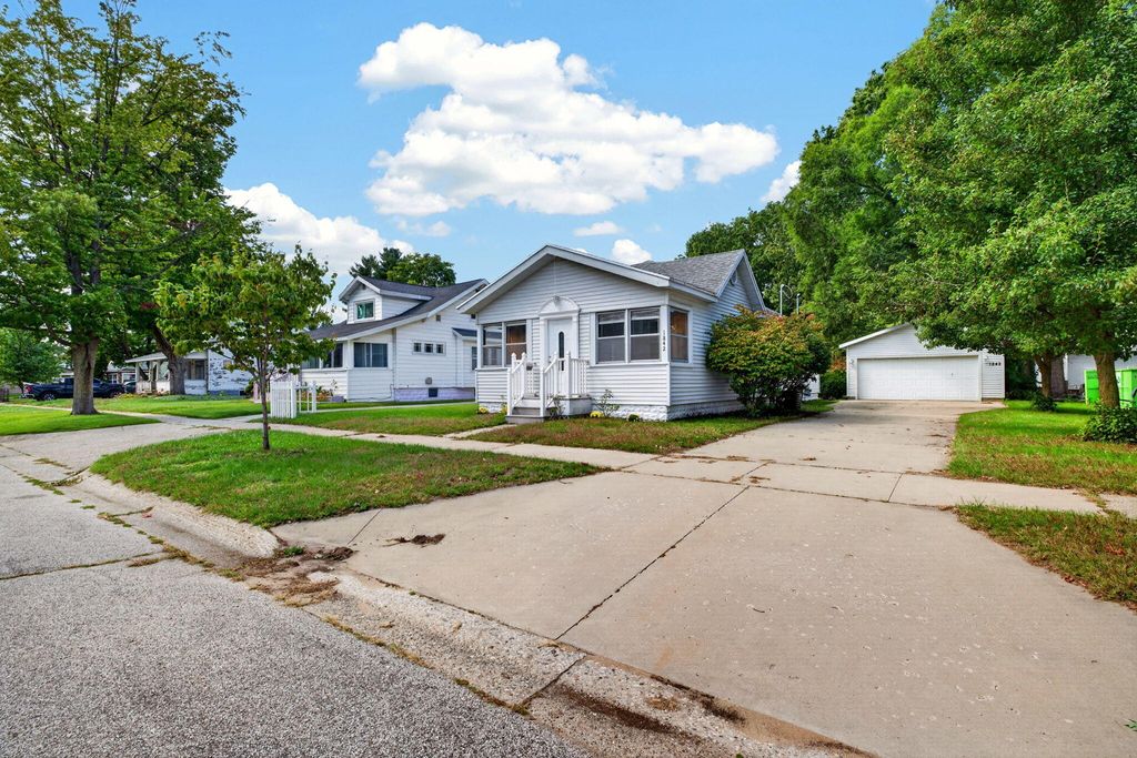1842 Mills Avenue, North Muskegon City, MI 49445