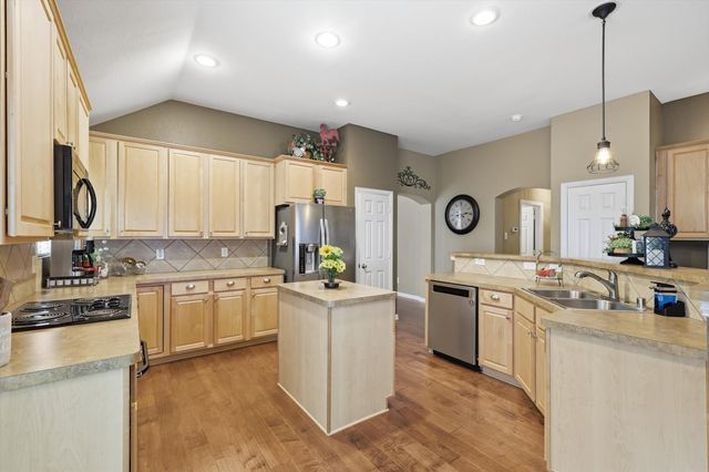 6940 Shoreway Drive, Grand Prairie, TX 75054