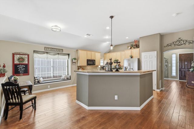 6940 Shoreway Drive, Grand Prairie, TX 75054