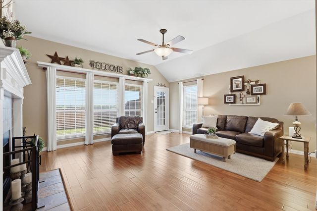 6940 Shoreway Drive, Grand Prairie, TX 75054