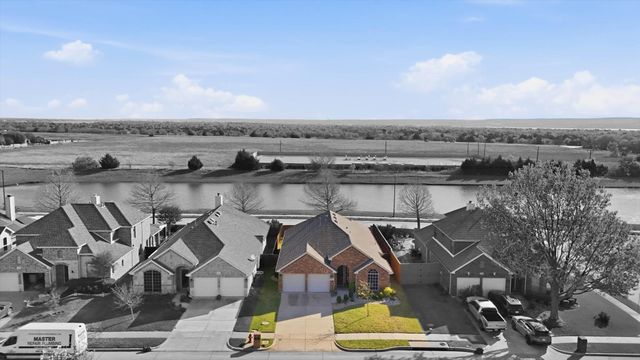 6940 Shoreway Drive, Grand Prairie, TX 75054