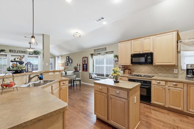 6940 Shoreway Drive, Grand Prairie, TX 75054