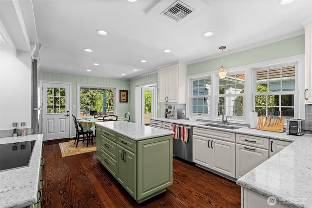 11309 Clovercrest Drive SW, Lakewood, WA 98499