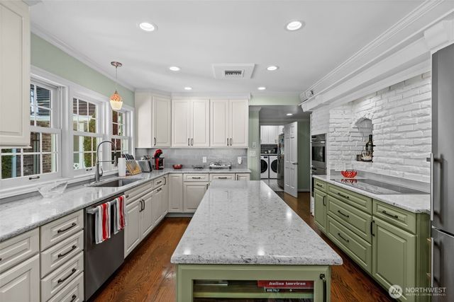 11309 Clovercrest Drive SW, Lakewood, WA 98499