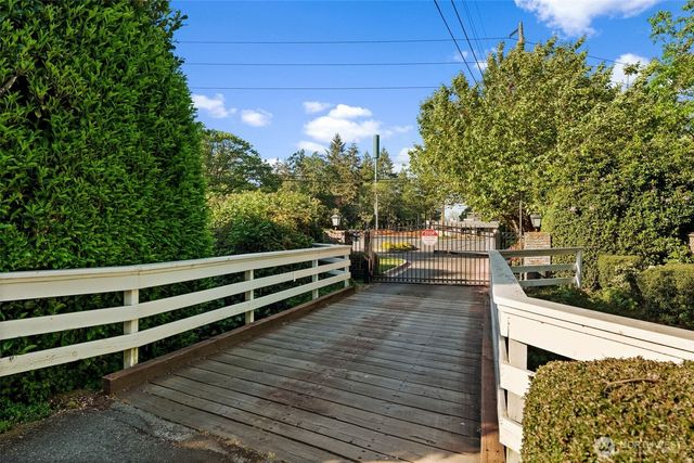 11309 Clovercrest Drive SW, Lakewood, WA 98499