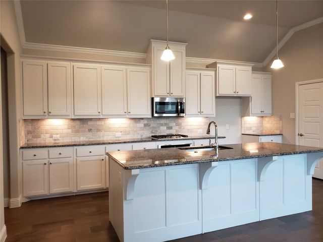 940 Parkside Drive, Argyle, TX 76226