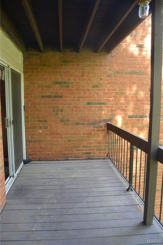 1937 Greenpoint Drive 203, Kirkwood, MO 63122