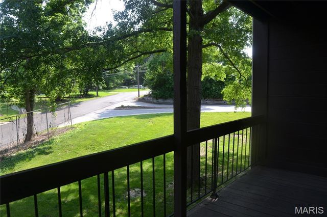 1937 Greenpoint Drive 203, Kirkwood, MO 63122