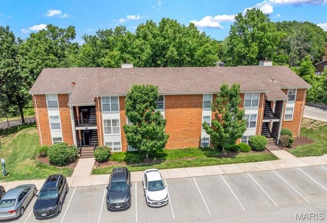1937 Greenpoint Drive 203, Kirkwood, MO 63122