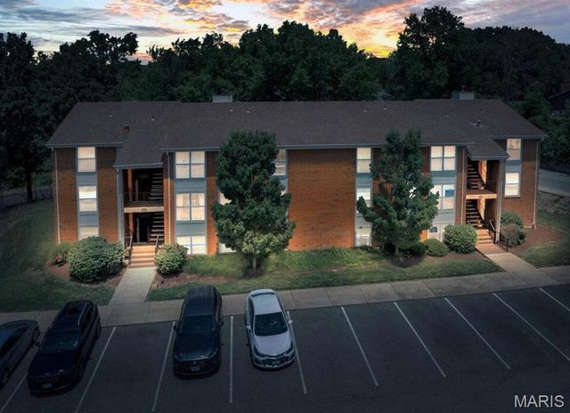1937 Greenpoint Drive 203, Kirkwood, MO 63122