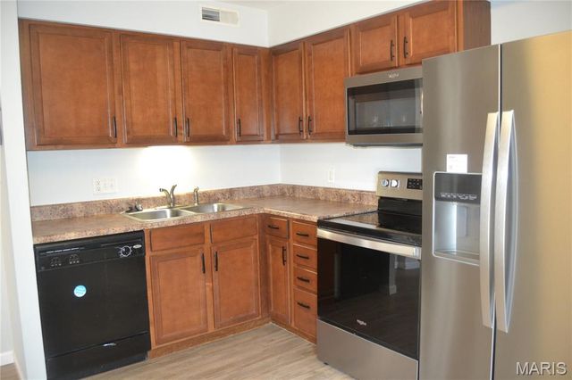 1937 Greenpoint Drive 203, Kirkwood, MO 63122