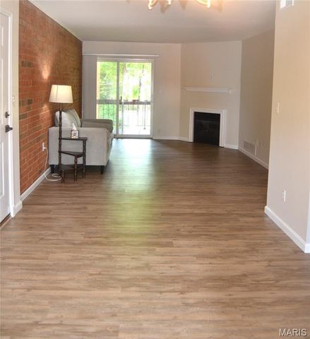 1937 Greenpoint Drive 203, Kirkwood, MO 63122