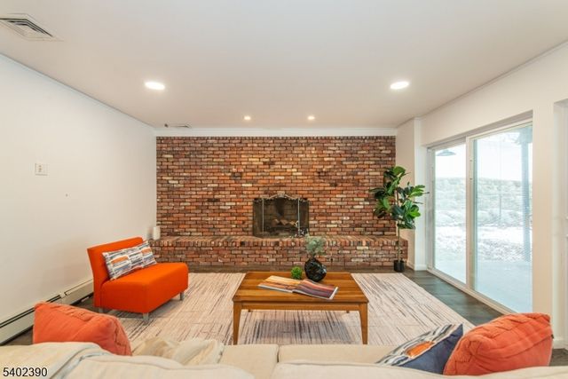 36 Yellow Brick Rd, Wayne Twp., NJ 07470