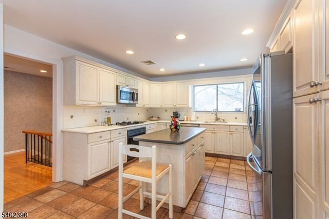 36 Yellow Brick Rd, Wayne Twp., NJ 07470