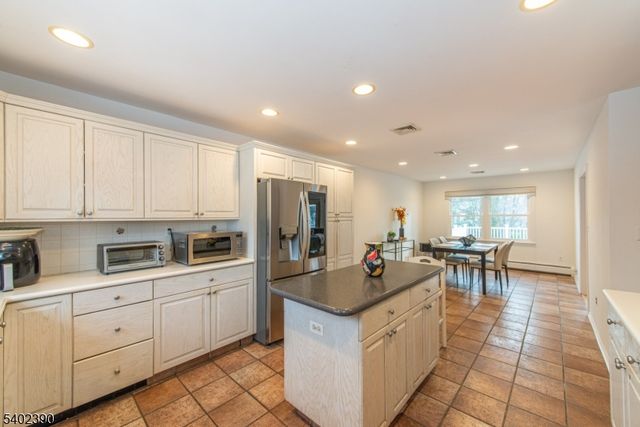 36 Yellow Brick Rd, Wayne Twp., NJ 07470