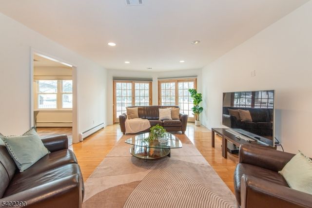 36 Yellow Brick Rd, Wayne Twp., NJ 07470