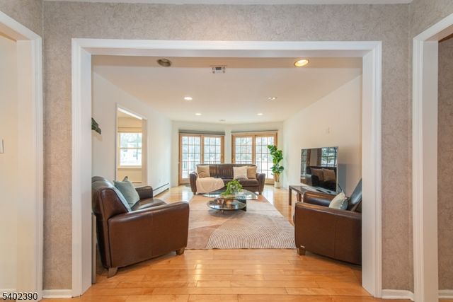 36 Yellow Brick Rd, Wayne Twp., NJ 07470