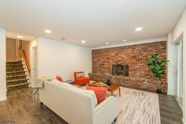 36 Yellow Brick Rd, Wayne Twp., NJ 07470