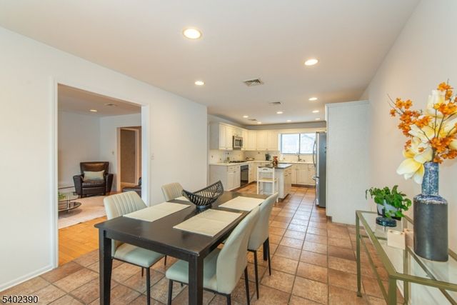 36 Yellow Brick Rd, Wayne Twp., NJ 07470