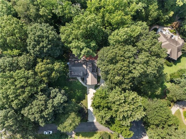 222 Bear Run Lane, Kernersville, NC 27284