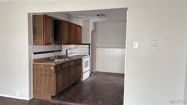 7743 Monroe Drive, St Louis, MO 63133