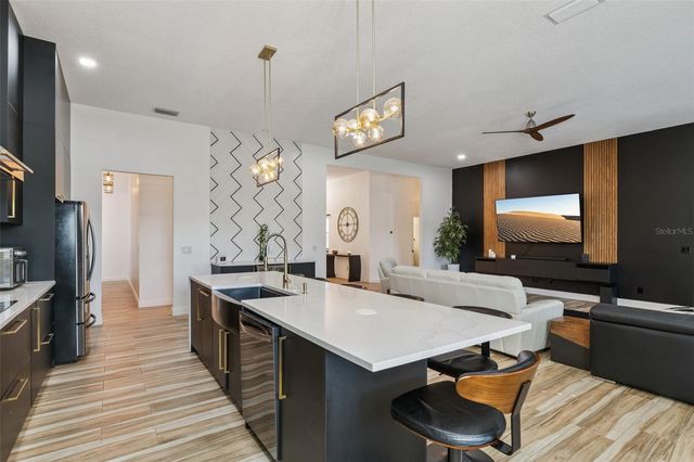 32345 WOLFS TRAIL, Sorrento, FL 32776