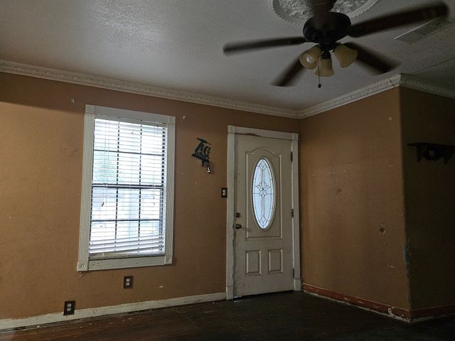 231 Elm Street, Hurst, TX 76053