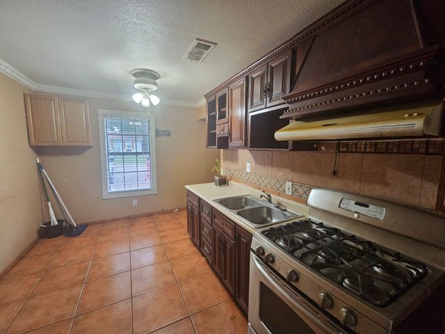 231 Elm Street, Hurst, TX 76053