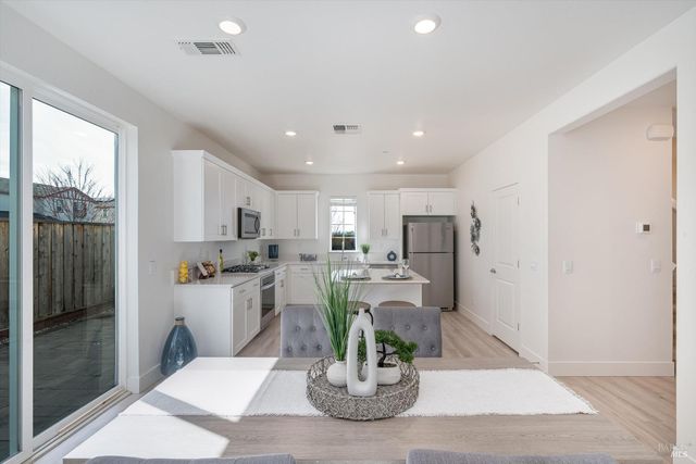 6054 Oxford Pl, Rohnert Park, CA 94928