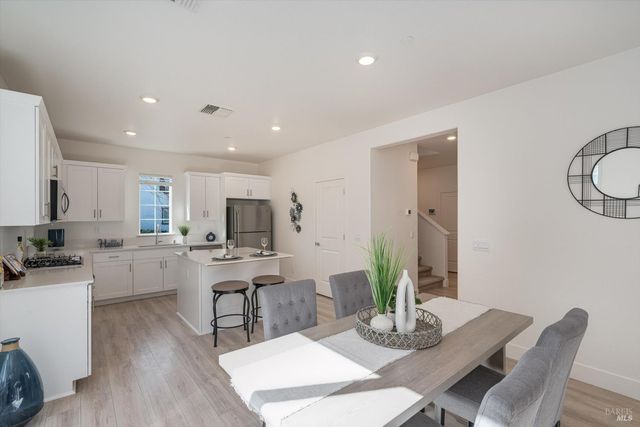 6054 Oxford Pl, Rohnert Park, CA 94928