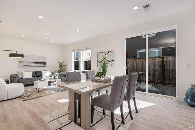 6054 Oxford Pl, Rohnert Park, CA 94928