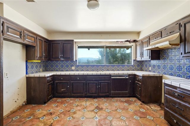 11560 Darling Road, Agua Dulce, CA 91390