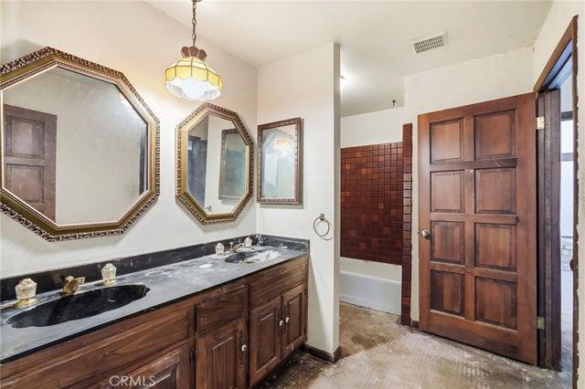 11560 Darling Road, Agua Dulce, CA 91390