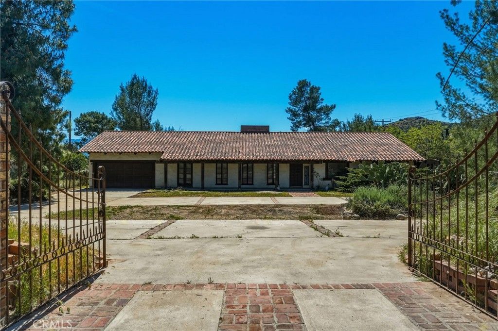 11560 Darling Road, Agua Dulce, CA 91390