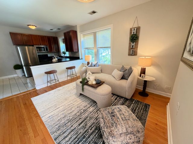 4201 N Sawyer Avenue 2, Chicago, IL 60618