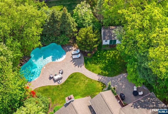 55 Canterbury Drive, Ramsey, NJ 07446