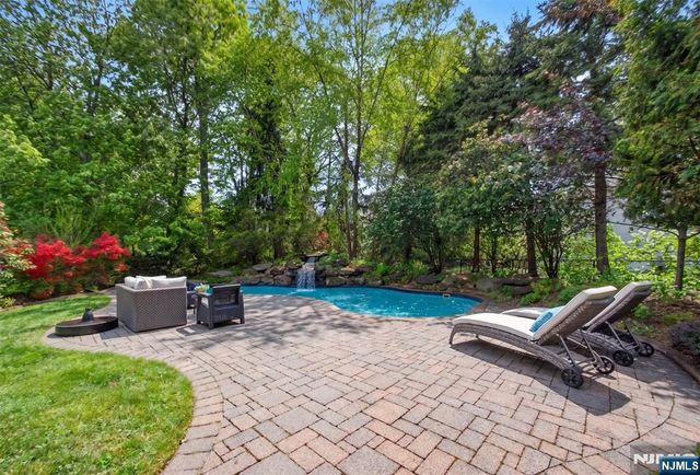 55 Canterbury Drive, Ramsey, NJ 07446